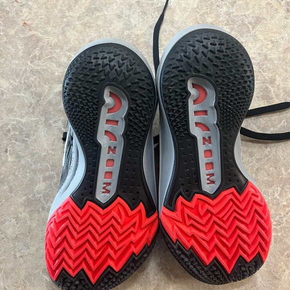 Nike GT Cut 2 size 5 Men’s/ size 5 kids/ size 6.5 women’s - Picture 3 of 5